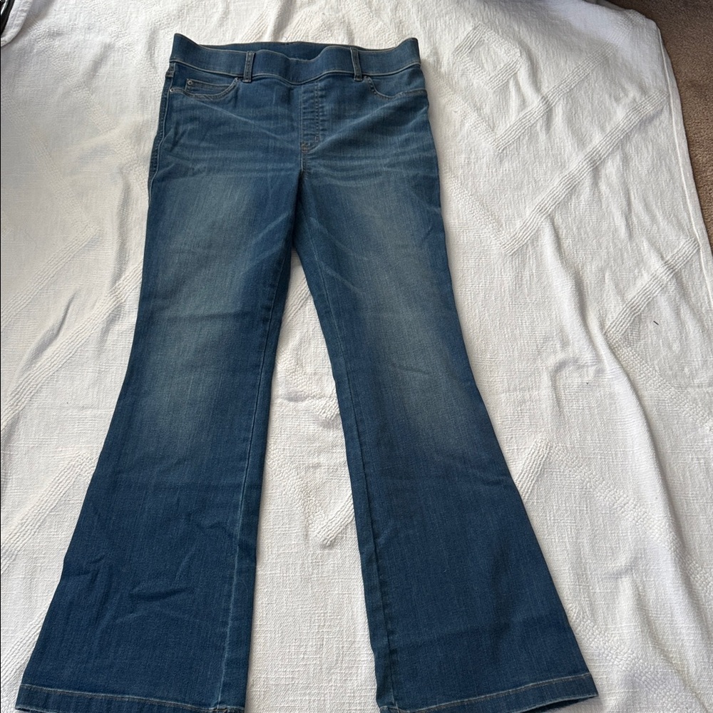 New Spanx jeans with a wide elastic waistband, size L-XL. Dimensions